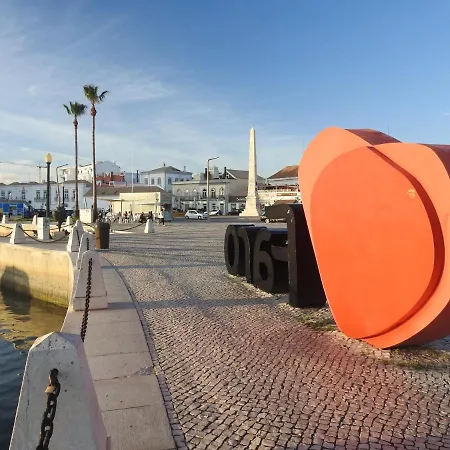 Black&light In Apartamento