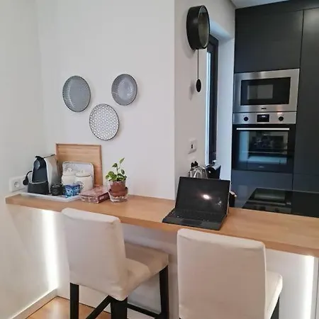 Black&light In * Distrikt Faro