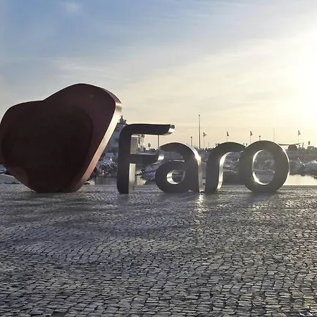 Black&light In District de Faro