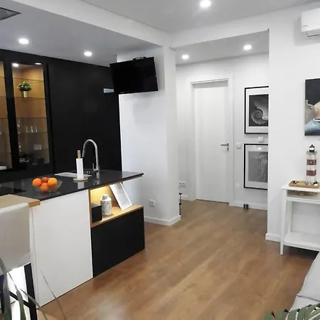 Black&light In Distrikt Faro